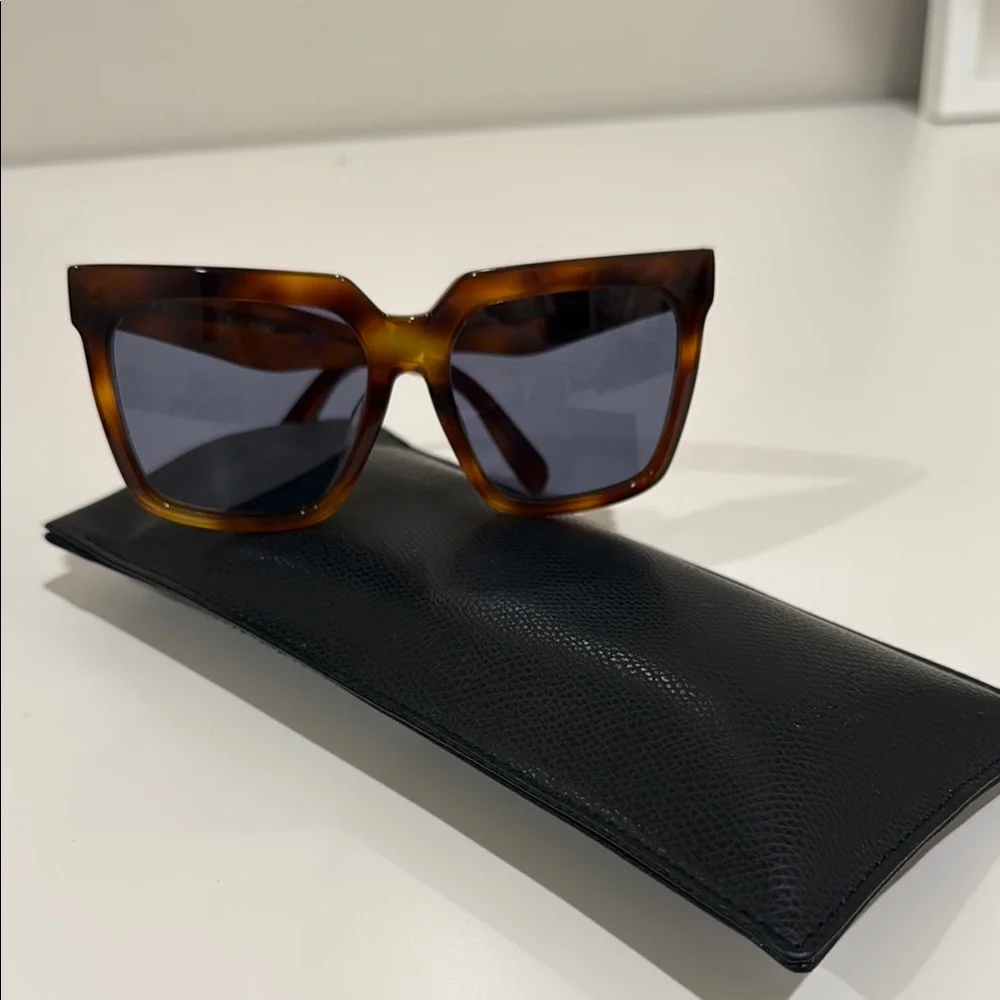 Tortoise Shell Square Sunglasses - Picture 4 of 4